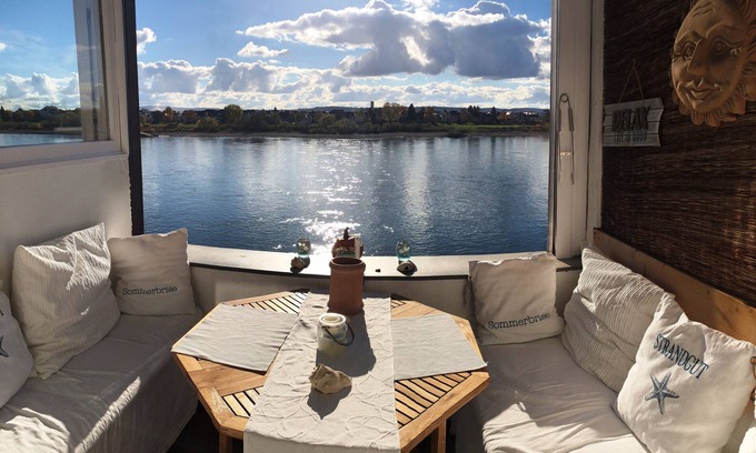 Neuwied Apartment | VILLA RHEINSTEIN AT THE ENGERS CASTLE - Exclusive apartment overlooking the Rhine