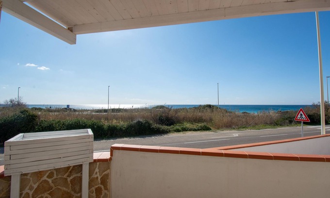 Specchiarica House | VILLA SALINA MONACI, BEACH FRONT