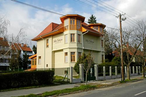 Sopron Bed & Breakfast | Villa Sakura Panzió