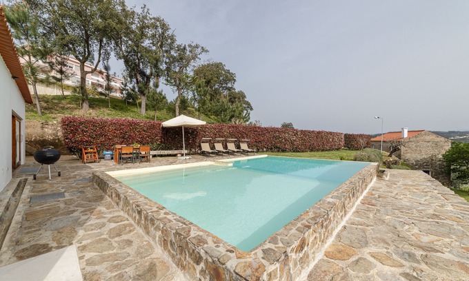 Esposade Ski Chalet | Villa São Miguel next to the harbor with private natural swimming pool Wi-Fi andAC