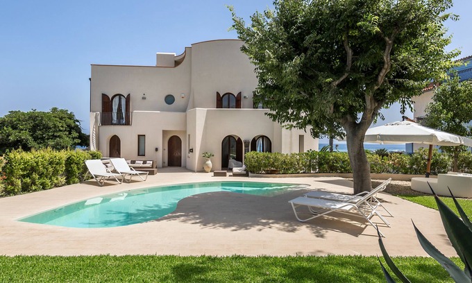 Giardini Naxos Villa | Villa Schisò, exclusive location for 12 people, in front of the sea with pool.