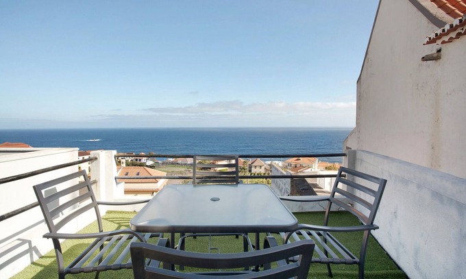 Porto Moniz Villa | Villa 'Seaside Haven - Soulful Stays' with Sea View, Wi-Fi and Air Conditioning