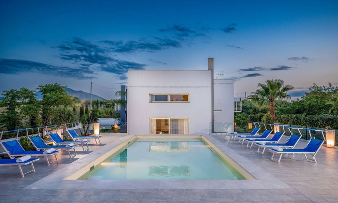 Alcamo Villa | Villa 'Sikelia' with Private Pool, Wi-Fi and Air Conditioning