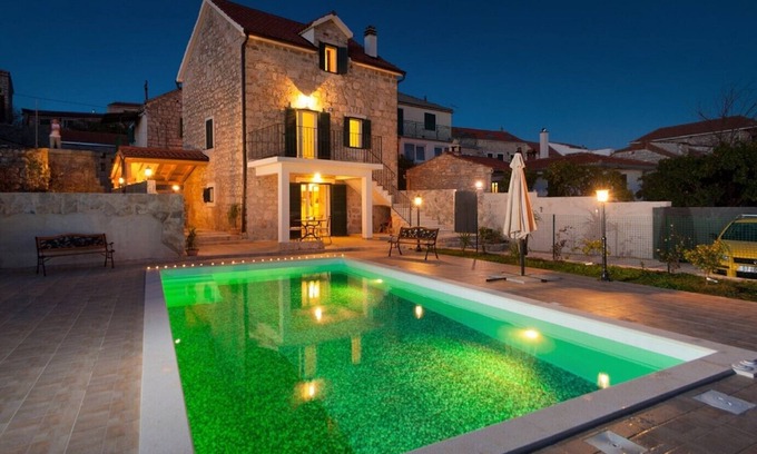 Cove Donja Krusica (Donje selo) Villa | Villa Silence on the Island of Šolta