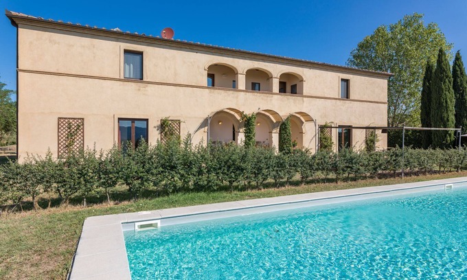Buonconvento Villa | Villa sleeps 10 with private garden and pool.
