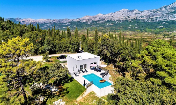 Komaji Villa | Villa Splendor, new modern 5 bedroom, near Dubrovnik, heated pool with parking