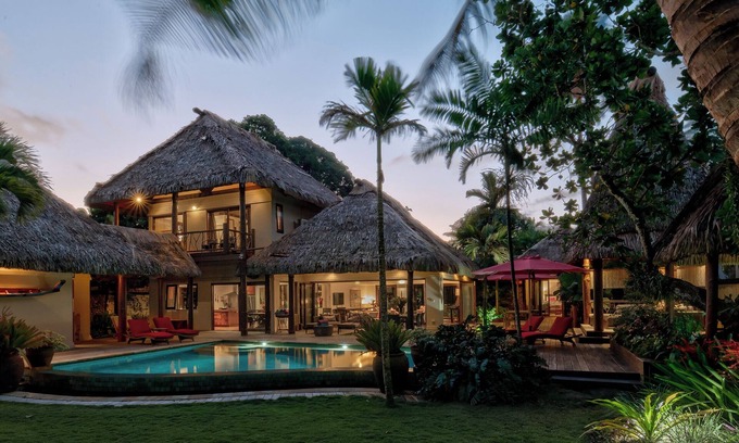 Pacific Harbour Villa | Villa Tinikatolu | Luxury Beachfront Villa | Nanuku Resort | Chef Pool Transfers