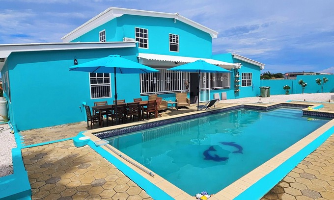 Montana Rey Villa | Villa Turquoise Curaçao: Central location, elevated with great views.