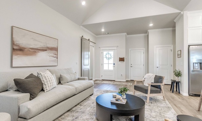 Edmond House | Villa Valeria Way – Stylish Family Living