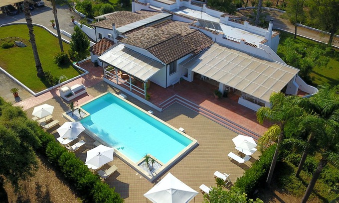 Ugento Villa | Villa Vetti, beautiful villa surrounded by greenery with swimming pool, a few km from the sea