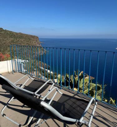 Pecorini A Mare Villa | Villa Vista Mare a Filicudi