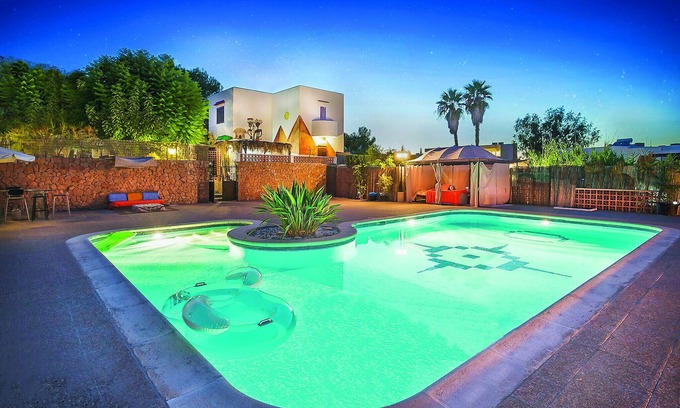 San Antonio Bay Villa | Villa walk to O beach/large pool/BBQ