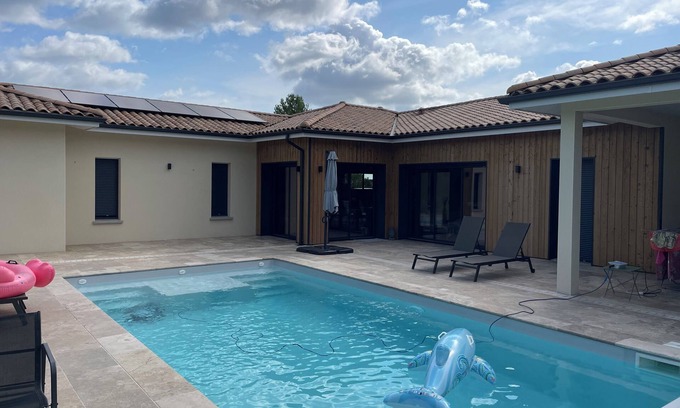 Cadillac-en-Fronsadais Villa | Villa with swimming pool between Bordeaux and Saint Emilion, in the heart of the vineyards