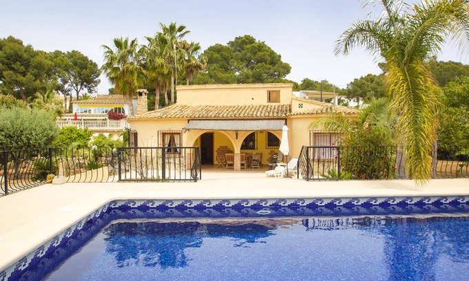 Casas de Torrat Villa | Villa with Large Pool, Jacuzzi & Air Conditioning – 5 Minutes from the Sea