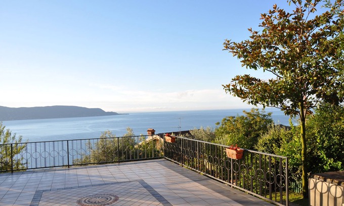 Pulciano House | Villa with Mediterranean garden, ideal for dog owners, for guests looking for peace and quiet