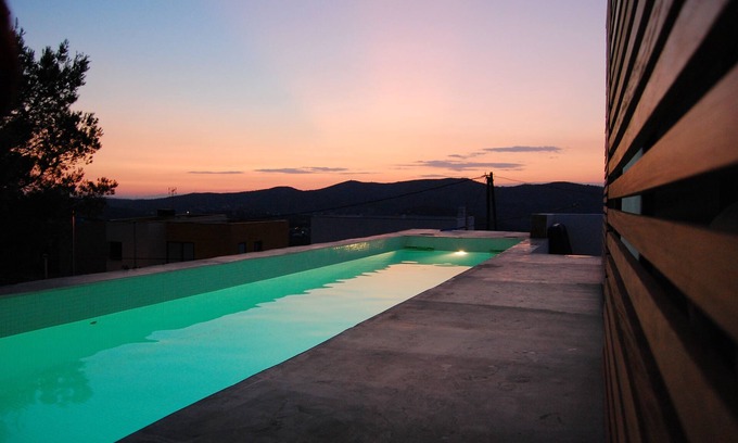 Canyelles Villa | Villa with modern design/views, free WIFI, Priv. Pool, barbecue, air conditioning in 2 DBL rooms