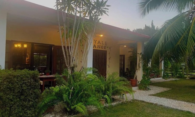 Corozal Cottage | VILLA with Ocean/Canal Views, Pool, King GET 35% OFF WHEN USING US CREDIT CARD.