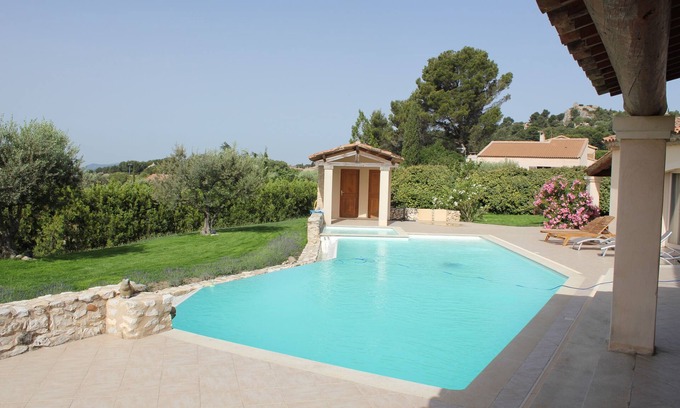 Merindol Villa | Villa with pool at the foot of the Luberon