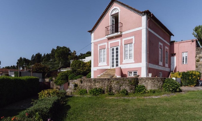 Povoa De Varzim Villa | Villa with private pool and garden by Go2oporto