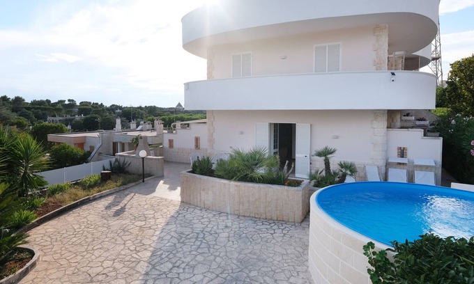 Selva di Fasano Villa | Villa with swimming pool, three rooms, services, large outdoor spaces with panoramic views