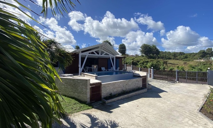 Le Moule House | Villa with swimming pool - 2 suites - 5 Mn coastline - 3 star rating