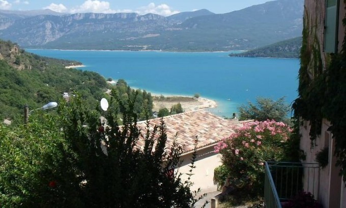 Sainte-Croix-du-Verdon House | Village house with lake view