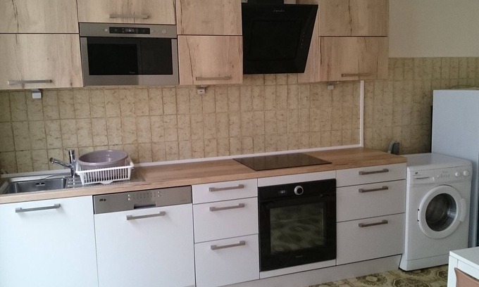 Tournay House | Village house small inner courtyard