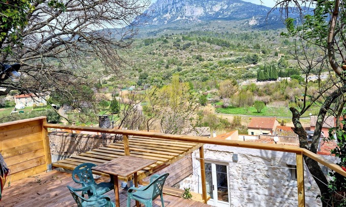 Padern House | Village house with view in the heart of Cathar country