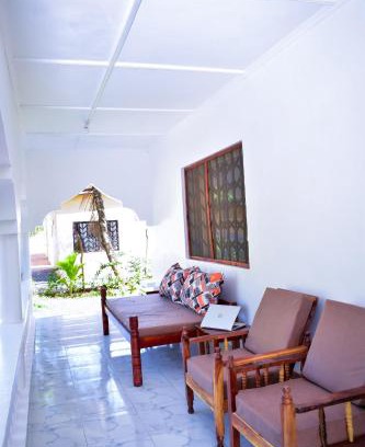 Kilifi Apartment | Villas - Beach 2 km, Wifi, SmartTV, Parking - by Mango Tree Cottages Kilifi