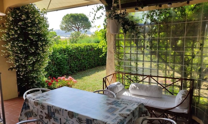 Marcelli House | Villino del Sorriso-Three-room apartment near the sea and services, garden, parking space