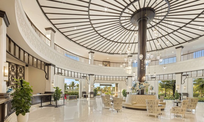 Cua Lo Hotel | Vinpearl Cua Hoi, Affiliated by Meliá