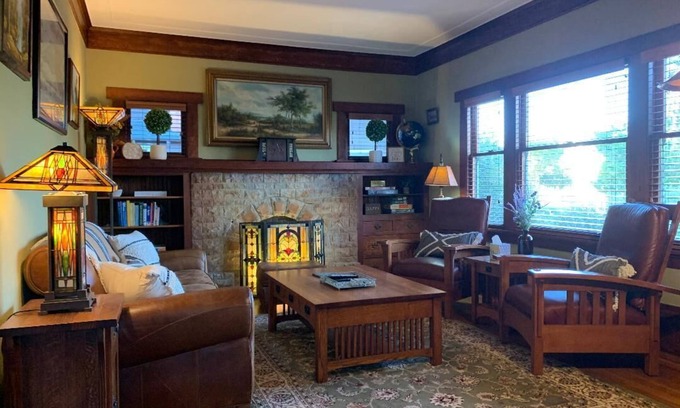 Alameda House | Vintage Vibes & Pickleball Fun - 1910 Fernside Craftsman near Pickleball Court!