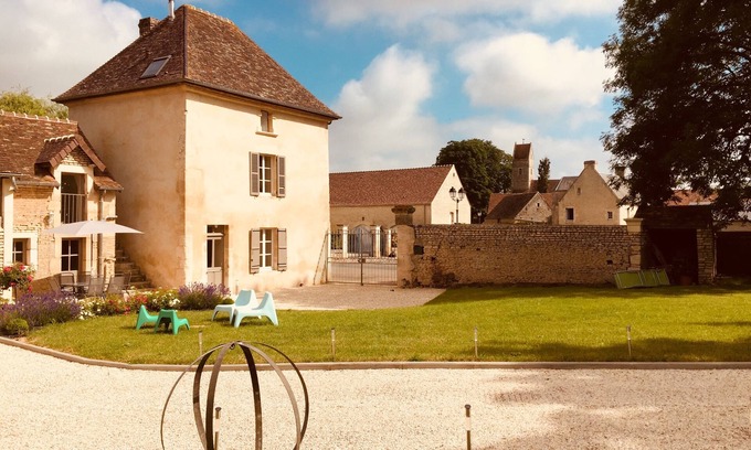 Epaney Cottage | Visit Normandy with family or friends easily thanks to this central place
