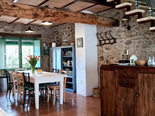 Mieras House | Vivalidays Casa Rural Anna Mieres Gerona