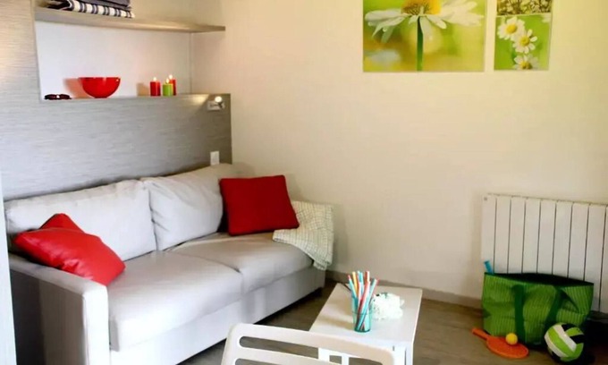 Collonges-la-Rouge Apartment | VVF Collonges-la-Rouge * - 2 Room Cottage 5 People 1 baby