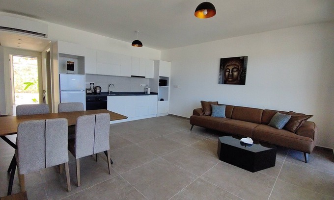 Kucukerenkoy Apartment | Wake Up by the Sea · Oceanfront Garden Retreat with Pool