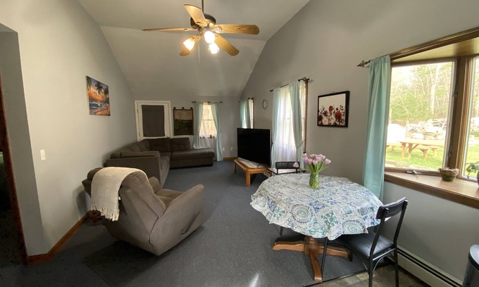 Charlestown Apartment | Wakefield one bedroom apartment- 5 minutes to the beach!