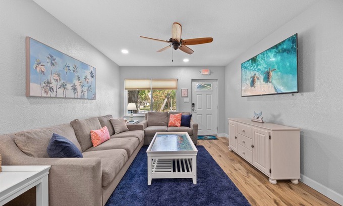 Cocoa Beach Cottage | Walk 2 Beach King Bed Pet Friendly Firepit