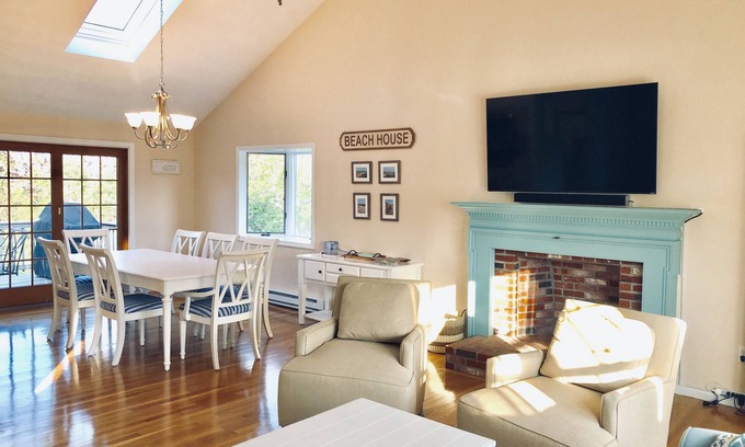 Brewster House | Walk to Beach from Sea Salt Cottage