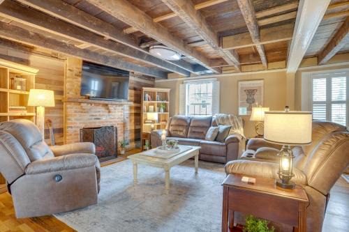 Falmouth House | Walk to Beach Historical Fredericksburg Home