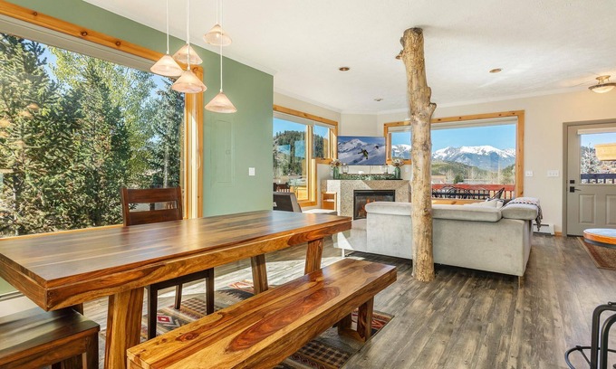 Summit Cove House | Walk to Dining, Relax in Hot Tub. Enjoy Lake/Mountain Views. Central to World-Class Skiing/Trails