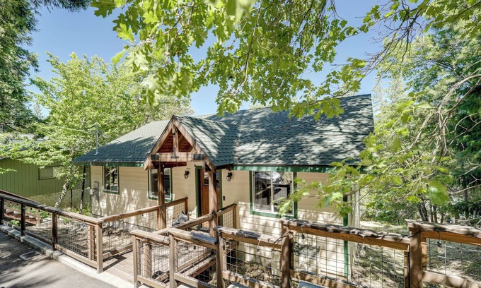 Twain Harte Cottage | Walk to Dtwn: Charming Family Cabin in Twain Harte