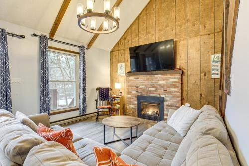 Hamlin House | Walk to Hideout Slopes Home with Game Room!