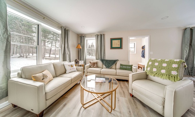 Pymatuning South Cottage | Walk to Lake: Pet-Friendly Cottage in Jamestown!