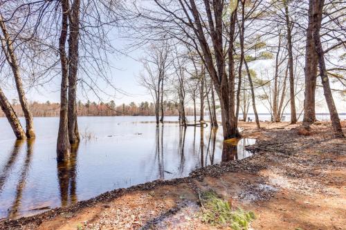 Mayfield House | Walk to Private Beach and Boat Launch Mayfield Home