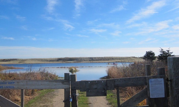 Chilmark House | Walk to private beach from beautiful Abels Hill house