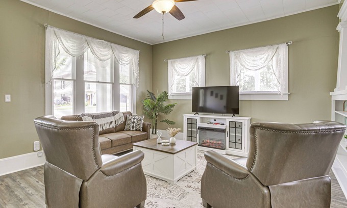 Franklin House | Walk to Restaurants & Shops: Dtwn Franklin Retreat