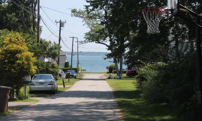 Niantic House | Walk to the beach at Black Point, Niantic, Ct.