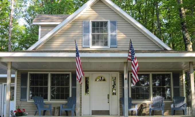 Rapid City House | Walk to the Lake/Sandbar in under 3 Minutes!