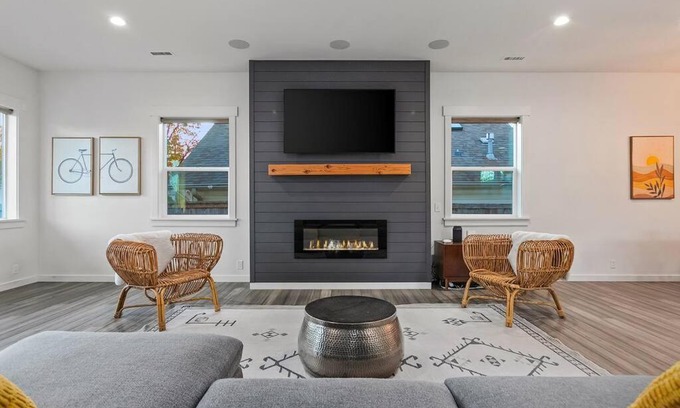 West End Apartment | Walk to the waterfront - Charmwood House in Tacoma